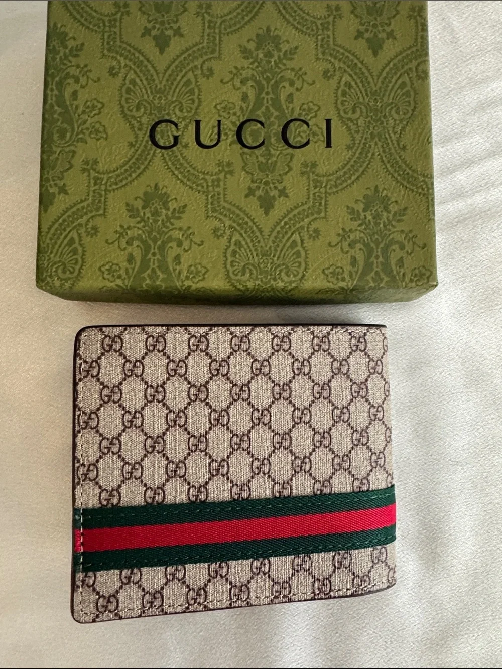 New! Gucci GG Supreme Web Bifold Wallet in beige and ebony canvas!🔥